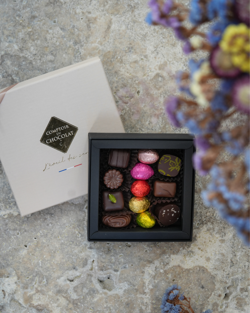 Coffret noir de chocolats avec œufs emballés, Montpellier